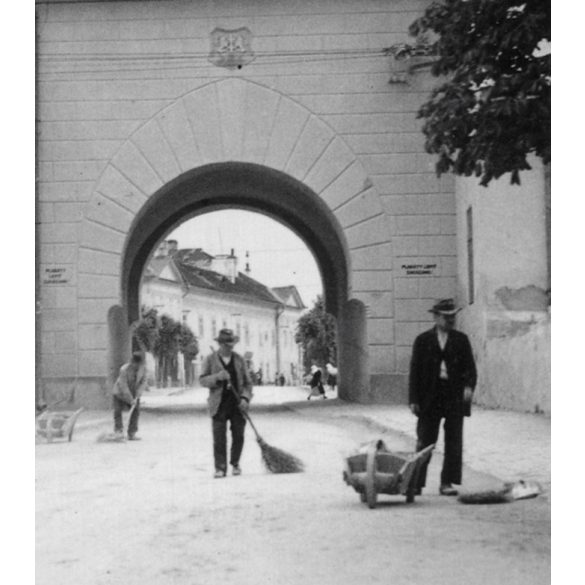 Várkapu Lőcsén, Lőcse, Felvidék, utcakép, Horthy-korszak, építészet, templom, egyház, vallás, helytörténet, 1935., 1930-s évek, Eredeti fotó, papírkép.   
