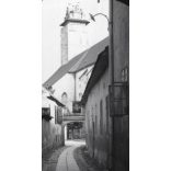 Késmárki utcarészlet, a Szent Kereszt templommal, Késmárk, Felvidék, utcakép, Horthy-korszak, építészet, épületek, helytörténet, 1935., 1930-s évek, Eredeti fotó, papírkép.  