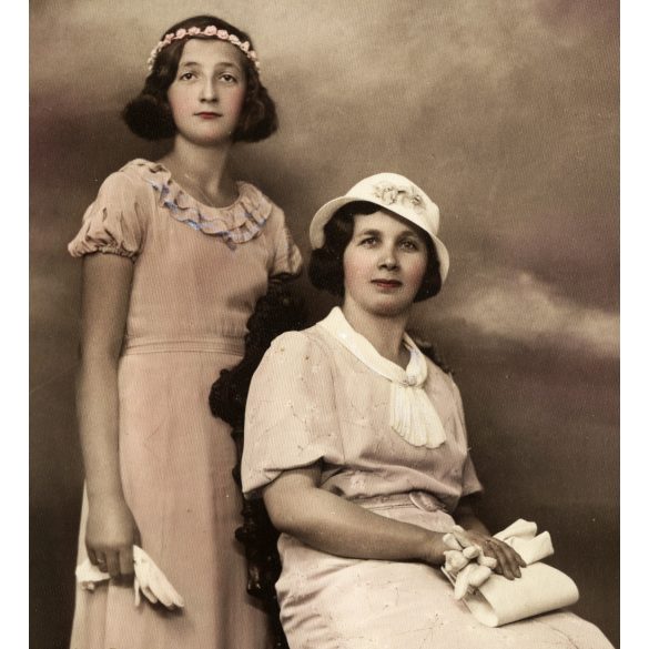 Papp műterem, Budafok, (Budapest), anya lányával, elsőáldozás (?), Horthy-korszak, helytörténet, 1930-as évek, Eredeti fotó, kézzel színezett papírkép.  