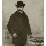 Alkalmi, vásári műterem, Párkány, Felvidék, „párkányi vásárfia”, kalapos úr portréja, 1904, 1900-as évek, Eredeti CDV, hátulján feliratozott vizitkártya fotó. 