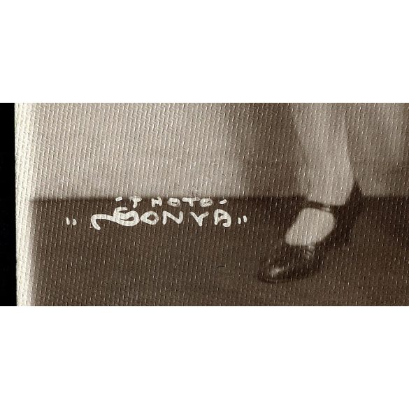 Photo Sonya műterem, Budapest, lányok magyaros ruhában, lány fiú ruhában, népviselet, különös, Horthy-korszak, 1930-as évek, Eredeti fotó, jelzett papírkép.  