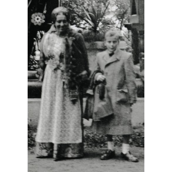 Harangláb Horthyt éltető felirattal, Szatmárnémeti, Erdély, úr és hölgyek nemesi díszruhában, Dessewffy, díszmagyar, 2. világháború, Horthy-korszak, helytörténet, 1941, 1940-es évek, Eredeti fotó, pap