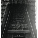 Harangláb Horthyt éltető felirattal, Szatmárnémeti, Erdély, úr és hölgyek nemesi díszruhában, Dessewffy, díszmagyar, 2. világháború, Horthy-korszak, helytörténet, 1941, 1940-es évek, Eredeti fotó, pap