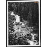 Kirándulók a tarpataki-vízesés középső szakaszán, Tátra, Felvidék, Horthy-korszak, természet, vízesés, helytörténet, 1935., 1930-s évek, Eredeti fotó, papírkép.  