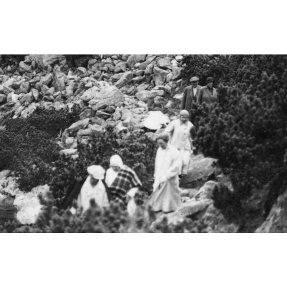 Kirándulás a poprádi-tó sziklái közt, Poprád, Felvidék, Horthy-korszak, természet, tó, helytörténet, 1935., 1930-s évek, Eredeti fotó, papírkép.  