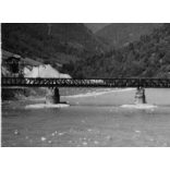 Az Árva és a Vág folyó találkozása, Tátra, Felvidék, utcakép, Horthy-korszak, természet, folyó, híd, helytörténet, 1935., 1930-s évek, Eredeti fotó, papírkép.  