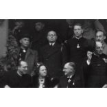 Nagyobb méret, Szatmárnémeti, Erdély, Magyar Királyi Államvasutak Fiúnevelő Intézetének és Árvaházának felavatása. A résztvevők között híres nemesek, politikusok és egyházi vezetők, 1941. szeptember 