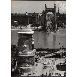   Nagyobb méret, Szendrő István fotóművészeti alkotása, az Erzsébet-híd és a pesti épületek maradványai a 2. világháború után, 2. világháború, Budapest, 1940-es évek. 