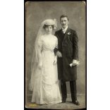 Nagyobb méret, Stojkovits és Békés műterem, Arad, Erdély, esküvő, menyasszony, vőlegény, bajusz, ünnep, monarchia, helytörténet, 1900-as évek, Eredeti  kabinetfotó, alja vágott, felső sarka sérült.  