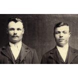 Nagyobb méret, Tóth műterem, T.St.Miklos, Törökszentmiklós, gazdák csizmában, ünneplő ruhában, csizma, retusált bajusz, monarchia, Jász-Nagykun-Szolnok megye, helytörténet,  1890-es évek, Eredeti fotó