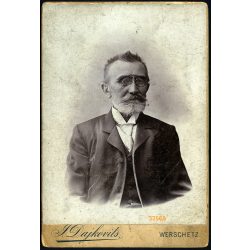   Dajkovits műterem, Versec, Vajdaság, szakállas úr cvikkerrel, monarchia, helytörténet, 1890-es évek, Eredeti  kabinetfotó.   