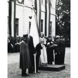 Vitéz Horthy Istvánné zászlót avat a Magyar Királyi Államvasutak Fiúnevelő Intézetének és Árvaházának megnyitó ünnepén. Szatmárnémeti, Erdély, 2. világháború, Horthy-korszak, helytörténet, 1941. szept