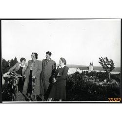   Kerékpárral a visszhangnál, Tihany, Balaton, Apátság, Horthy-korszak, helytörténet, 1940, 1940-es évek, Eredeti fotó, papírkép, hátulján ragasztásnyomok. 