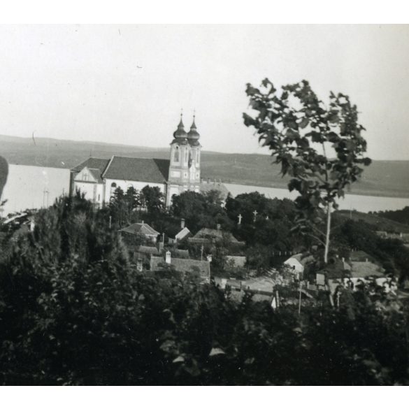 Kerékpárral a visszhangnál, Tihany, Balaton, Apátság, Horthy-korszak, helytörténet, 1940, 1940-es évek, Eredeti fotó, papírkép, hátulján ragasztásnyomok. 