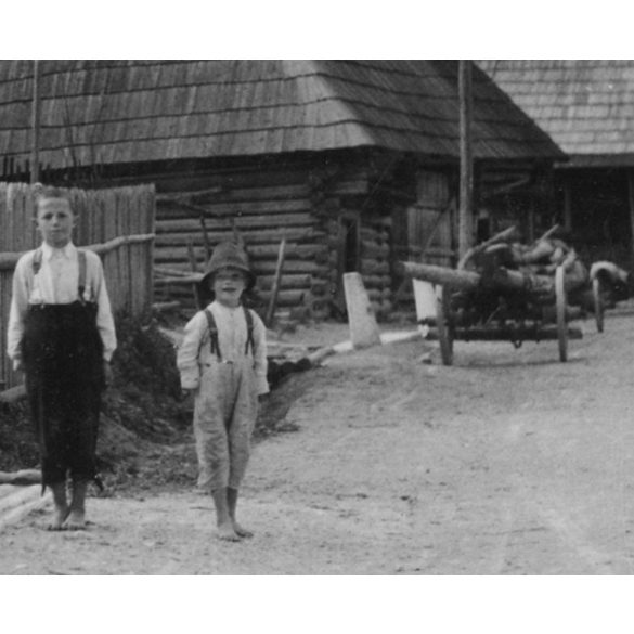 Tóth háztípusok, Felvidék, utcakép, Horthy-korszak, szekér, épületek, gyerekek, helytörténet, 1935., 1930-s évek, Eredeti fotó, papírkép.   