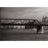 Kossuth híd, a Kossuth és a Batthyány tér között, Budapest, utcakép, parlament, Duna, épületek, hajók, uszály, helytörténet, 1950., 1950-es évek, Eredeti fotó, papírkép.   