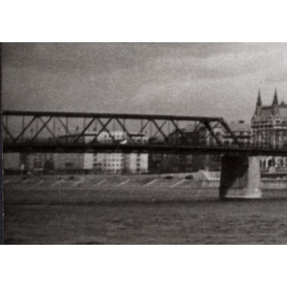 Kossuth híd, a Kossuth és a Batthyány tér között, Budapest, utcakép, parlament, Duna, épületek, hajók, uszály, helytörténet, 1950., 1950-es évek, Eredeti fotó, papírkép.   