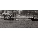 Kossuth híd, a Kossuth és a Batthyány tér között, Budapest, utcakép, parlament, Duna, épületek, hajók, uszály, helytörténet, 1950., 1950-es évek, Eredeti fotó, papírkép.   