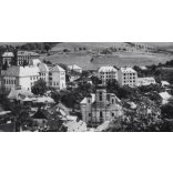 Selmecbánya látképe, háttérben a kálváriával, Selmecbánya, Felvidék, utcakép, Horthy-korszak, város, egyház, vallás, helytörténet, 1935., 1930-s évek, Eredeti fotó, papírkép.   