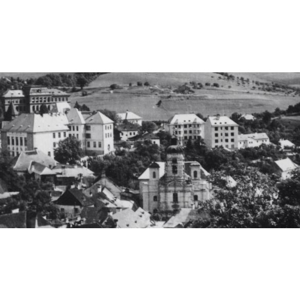 Selmecbánya látképe, háttérben a kálváriával, Selmecbánya, Felvidék, utcakép, Horthy-korszak, város, egyház, vallás, helytörténet, 1935., 1930-s évek, Eredeti fotó, papírkép.   