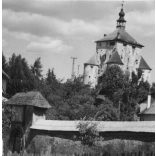 Hegybányai-kapu, háttérben a Leányvárral (Újvár), Selmecbánya, Felvidék, utcakép, Horthy-korszak, épület, építészet, helytörténet, 1935., 1930-s évek, Eredeti fotó, papírkép. 