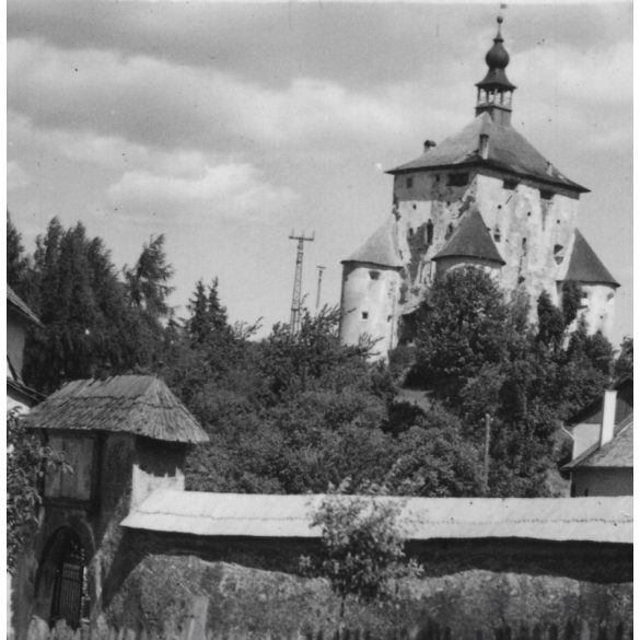 Hegybányai-kapu, háttérben a Leányvárral (Újvár), Selmecbánya, Felvidék, utcakép, Horthy-korszak, épület, építészet, helytörténet, 1935., 1930-s évek, Eredeti fotó, papírkép. 