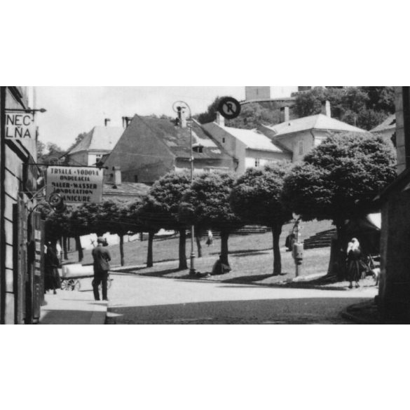 A Szent Katalin-vártemplom, Körmöcbányán, Felvidék, utcakép, Horthy-korszak, templom, egyház, vallás, helytörténet, 1935., 1930-s évek, Eredeti fotó, papírkép.   