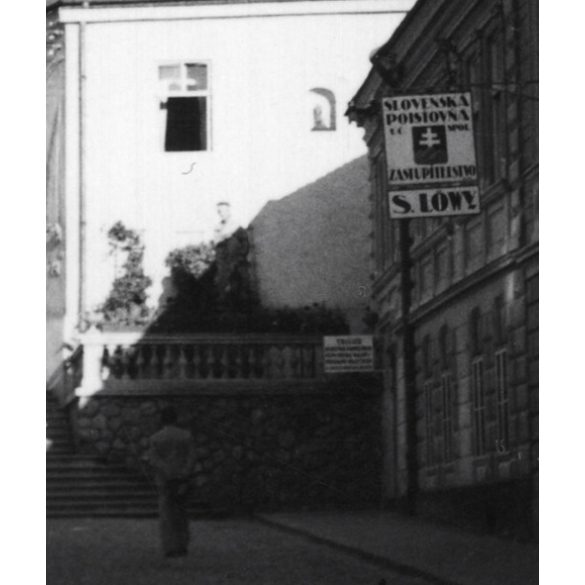 A trencséni Szűz Mária Születése templom, Trencsén, Felvidék, utcakép, Horthy-korszak, város, templom, egyház, vallás, feliratok, táblák, helytörténet, 1935., 1930-s évek, Eredeti fotó, papírkép.  