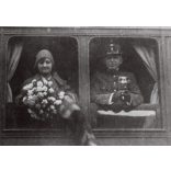 Magas rangú katonatiszt és felesége a vonaton, Szeged, Irén és Jóska, Csongrád-Csanád megye, harcászat, katonatiszt, kitüntetések, vonat, egyenruha helytörténet, 1930., 1930-s évek, Eredeti fotó, papí