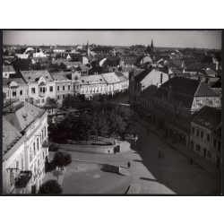   Nagyobb méret, Szendrő István fotóművészeti alkotása, Veszprém, Óváros tér, Veszprém megye, 1930-as évek. Eredeti, pecséttel jelzett fotó, papírkép, Agfa Brovira papíron.