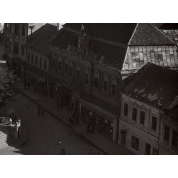 Nagyobb méret, Szendrő István fotóművészeti alkotása, Veszprém, Óváros tér, Veszprém megye, 1930-as évek. Eredeti, pecséttel jelzett fotó, papírkép, Agfa Brovira papíron.