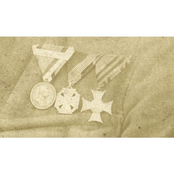 Magyar katona, Janka Sándor egyenruhában, érdemrend, 1. világháború, monarchia, 1910-es évek, Eredeti fotó, hátulján feliratozott papírkép. 