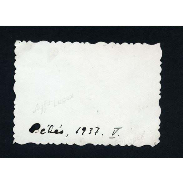 Férfiak a Patikánál, Békés, üzletek, kirakatok, utcakép, kalapok a fán, vicces, Horthy-korszak, Békés megye, helytörténet, 1937., 1930-as évek, Eredeti fotó, papírkép. 