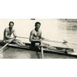 A Maros Evezős Klub sportolói, Arad, Erdély, Maros-folyó, fürdőruha, sport, fiú, strand, fürdőélet,  Horthy-korszak, 1939. szeptember, 1930-as évek, helytörténet. Eredeti fotó, papírkép.   