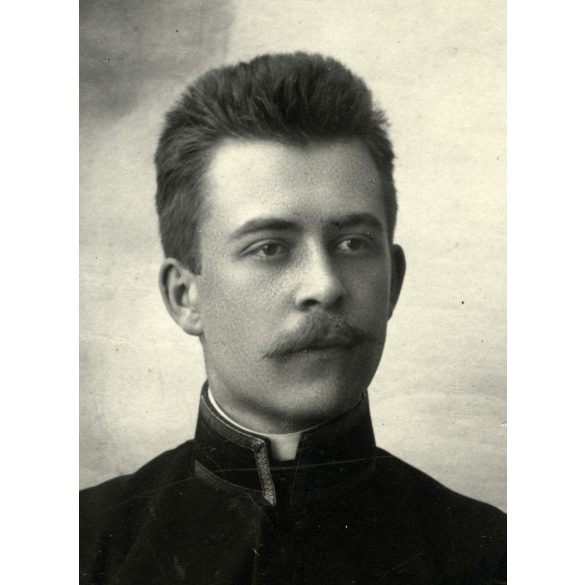 Szombathy műterem, Szabadka, Vajdaság, petróczi Petróczy Miklós katonai (?) egyenruhában, bajusz, 1. világháború, monarchia, 1910., 1910-es évek, Eredeti CDV, hátulján feliratozott, szignózott vizitká