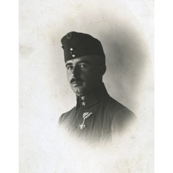 Magyar katona egyenruhában, kitüntetés, 1. világháború, Früstök László, monarchia, 1910-es évek, Eredeti fotó, papírkép.  