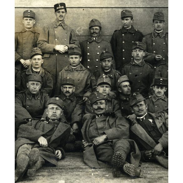 Magyar katonák egyenruhában, Budapest, laktanya, Jákó Dezső levele Tiszaburára édesapjának Jákó Balázs református lelkésznek, kitüntetés, 1. világháború, monarchia, 1917., 1910-es évek, Eredeti fotó, 