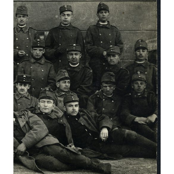 Magyar katonák egyenruhában, Budapest, laktanya, Jákó Dezső levele Tiszaburára édesapjának Jákó Balázs református lelkésznek, kitüntetés, 1. világháború, monarchia, 1917., 1910-es évek, Eredeti fotó, 