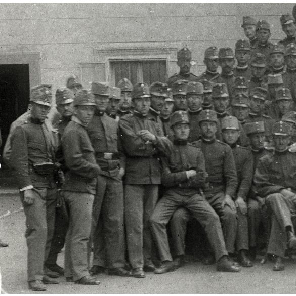 Magyar katonák egyenruhában, Budapest, laktanya, fiú levele Tiszaburára édesapjának Jákó Balázs református lelkésznek, kitüntetés, 1. világháború, monarchia, 1914., 1910-es évek, Eredeti fotó, 