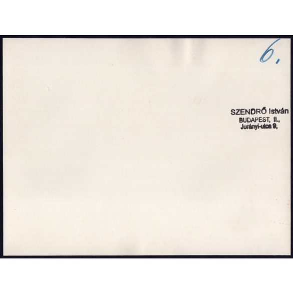 Nagyobb méret, Szendrő István fotóművészeti alkotása, sebesült a barlangban, mentőexpedíció, 1930-as évek. Eredeti, pecséttel jelzett fotó, papírkép. Dekorációnak, ajándéknak is kiváló. 