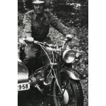 Magyar katonák magyar rendszámos Zündapp oldalkocsis motorkerékpárral, egyenruha, Magyar Néphadsereg, jármű, közlekedés, szocializmus, 1960-as évek, Eredeti fotó, papírkép.