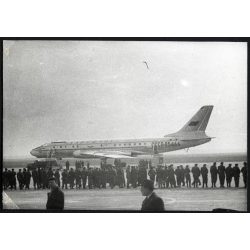   Kádár fogadja Hruscsovot a Ferihegyi repülőtéren, Budapest, repülő, állami autók, politika,  jármű, közlekedés, szocializmus, 1950-es évek, Eredeti fotó, papírkép.  