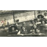 Fürdőzők kalapban, Hévíz, fürdőruha, fürdőkultúra, monarchia, Zala megye, helytörténet, 1913., 1910-es évek, Eredeti fotó, papírkép, alsó sarka sérült. 