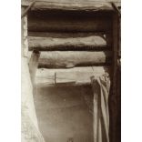 Magyar katonák bunkerablaka valamelyik fronton, kémény, függöny, 1. világháború, monarchia, 1910-as évek, Eredeti fotó, papírkép.   