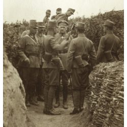   Magyar katonák a lövészárokban, főtiszti eligazítás, 1. világháború, monarchia, 1910-as évek, Eredeti fotó, papírkép. 