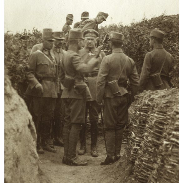 Magyar katonák a lövészárokban, főtiszti eligazítás, 1. világháború, monarchia, 1910-as évek, Eredeti fotó, papírkép. 