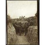 Magyar katonák a lövészárokban, főtiszti eligazítás, 1. világháború, monarchia, 1910-as évek, Eredeti fotó, papírkép. 
