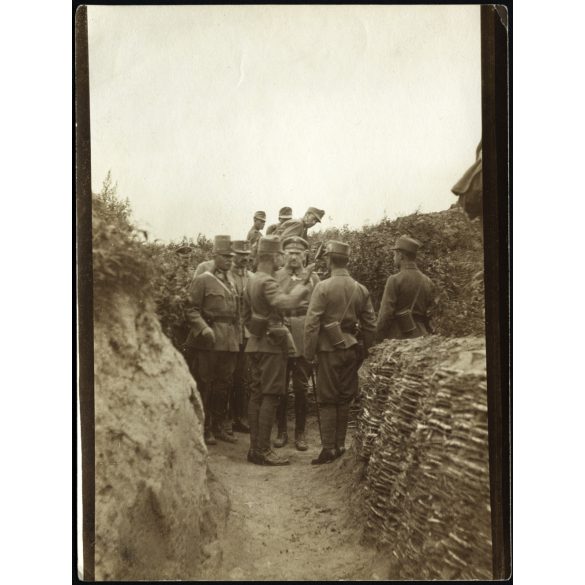 Magyar katonák a lövészárokban, főtiszti eligazítás, 1. világháború, monarchia, 1910-as évek, Eredeti fotó, papírkép. 