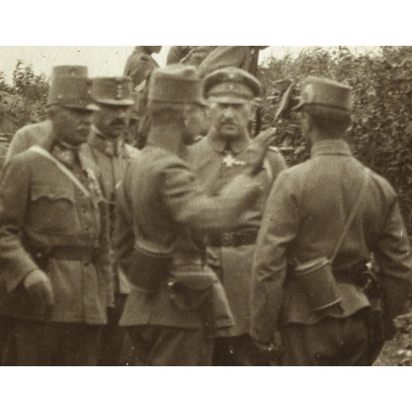 Magyar katonák a lövészárokban, főtiszti eligazítás, 1. világháború, monarchia, 1910-as évek, Eredeti fotó, papírkép. 