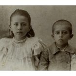 Lovag Chylinski műterem, Debrecen, gyerek portréja, testvér, család, monarchia, helytörténet, 1890-es évek, Eredeti  kabinetfotó. 